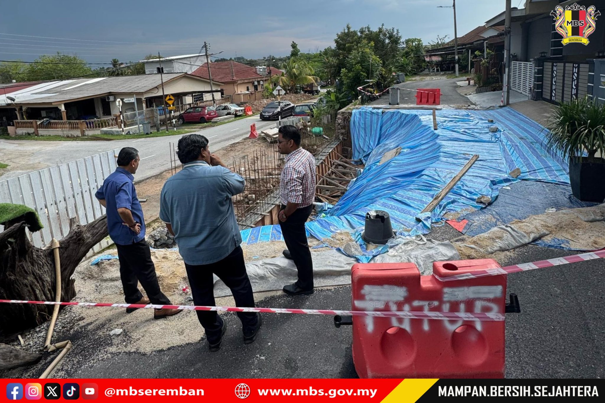 LAWATAN TURUN PADANG TUAN SETIAUSAHA MBS KE LOKASI TANAH RUNTUH