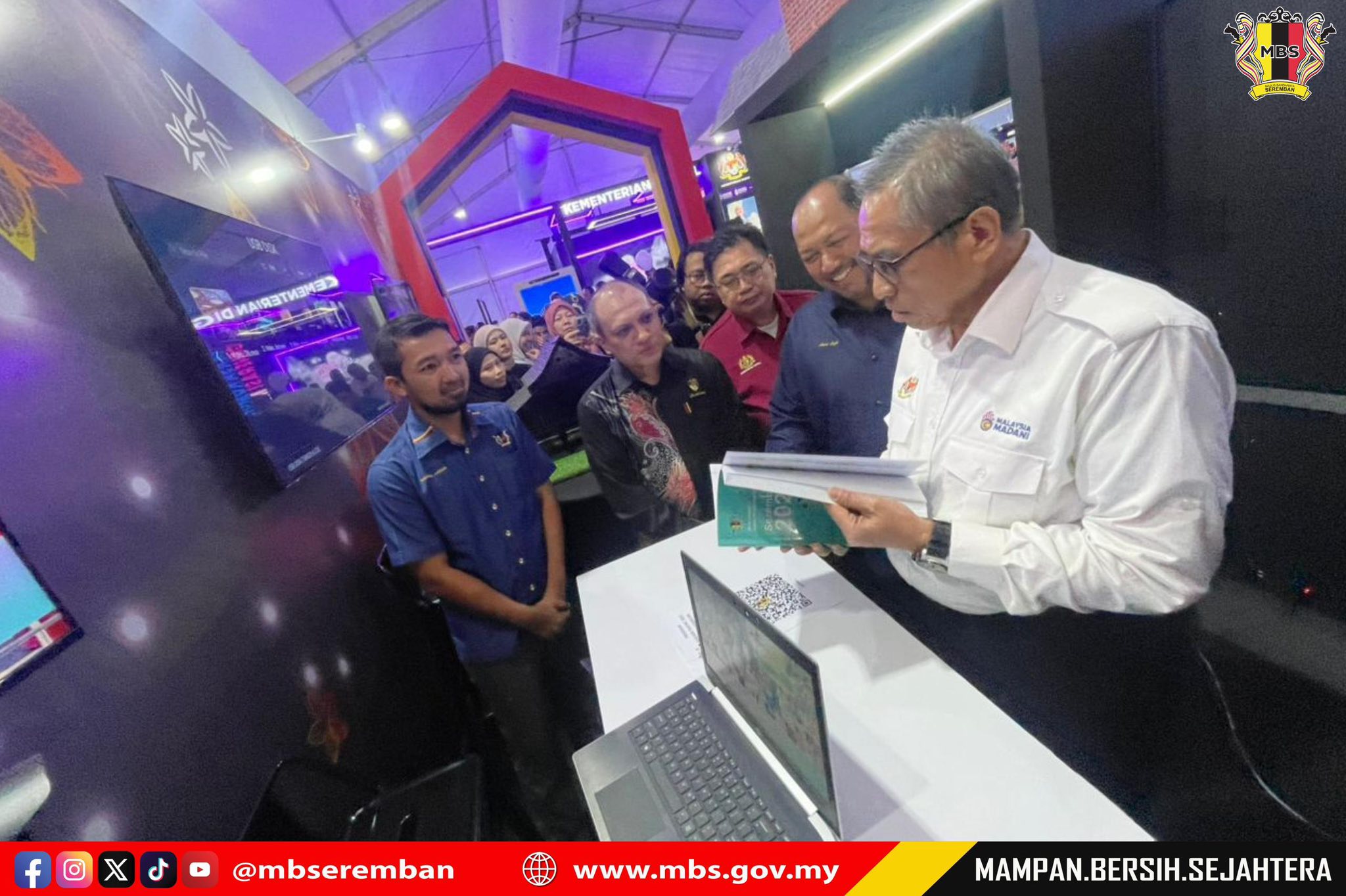 DATUK BANDAR MBS TERIMA SIJIL PENGHARGAAN REFORMASI KERENAH BIROKRASI (RKB) DARIPADA KETUA SETIAUSAHA NEGARA