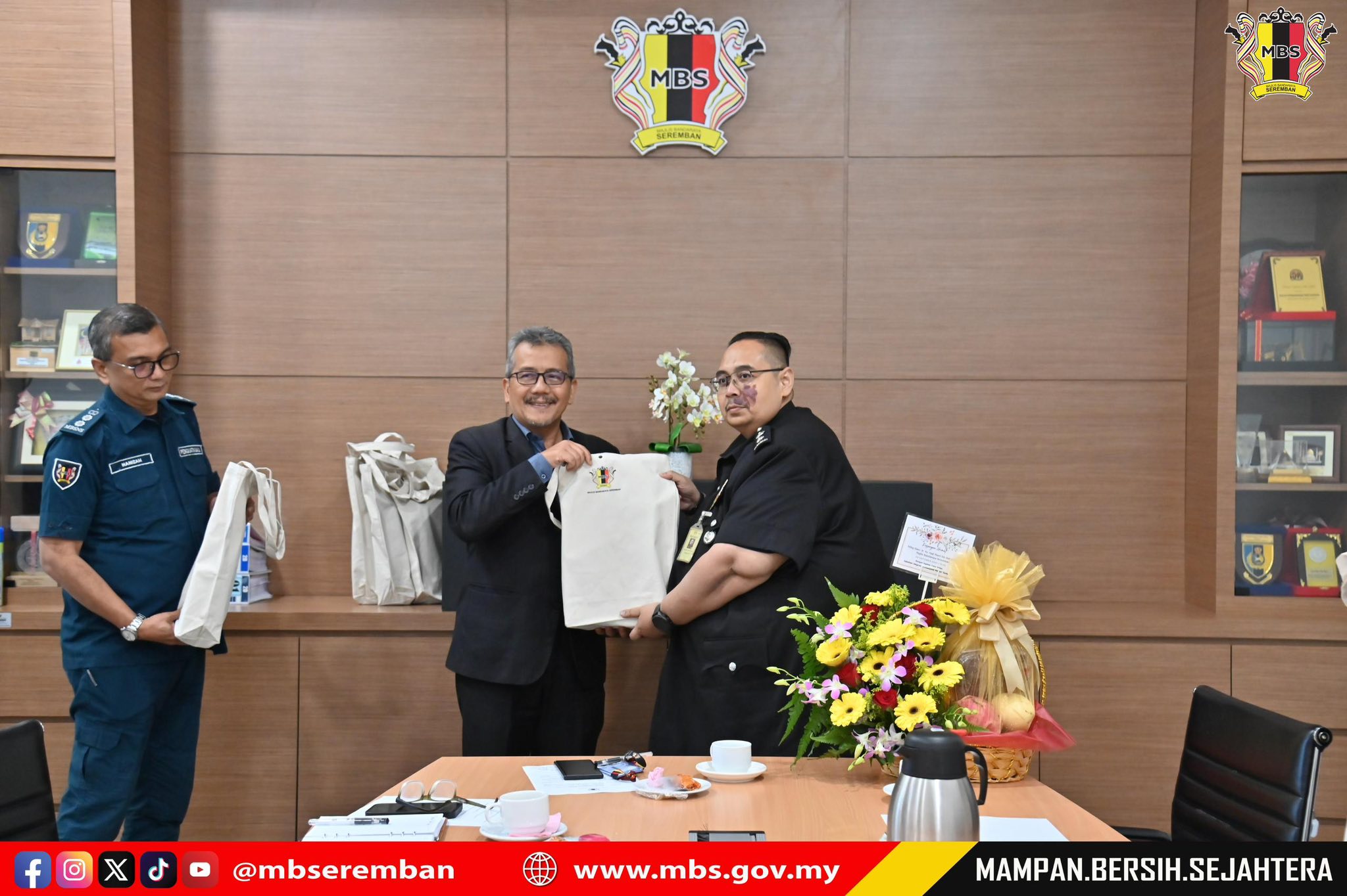 KUNJUNGAN HORMAT PENGARAH IMIGRESEN NEGERI SEMBILAN KE ATAS DATUK BANDAR