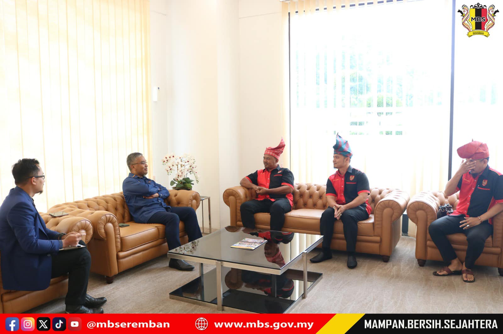 KUNJUNGAN HORMAT KE ATAS DATUK BANDAR OLEH PERTUBUHAN SENI SILAT GAYONG PANJI ALAM MALAYSIA CAWANGAN NEGERI SEMBILAN