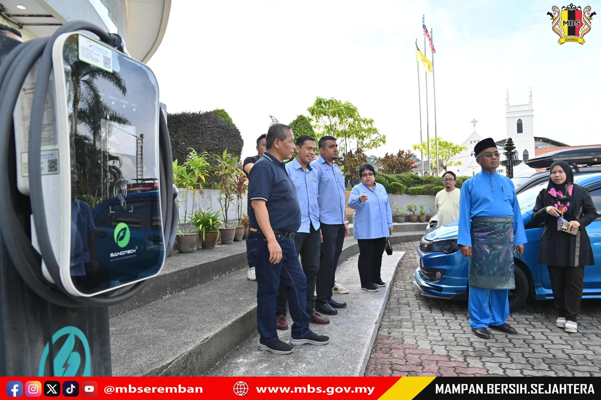 LAWATAN TURUN PADANG YAB MENTERI BESAR SEMBILAN KE TERMINAL ONE