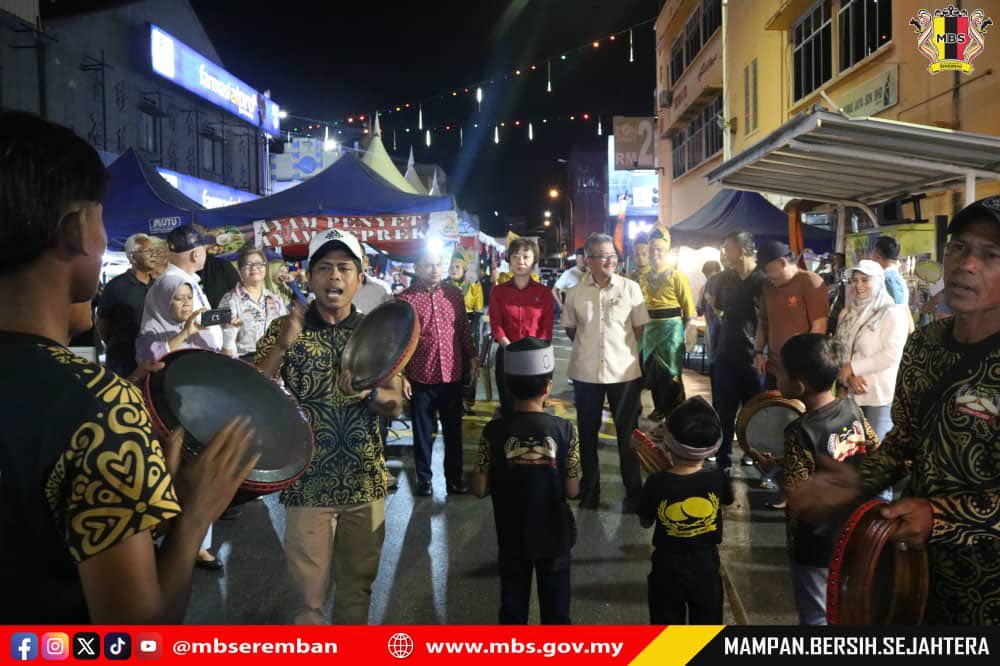 LORONG SENI SEREMBAN TERIMA ANUGERAH LORONG SENI TERPANJANG DI MALAYSIA OLEH MBOR