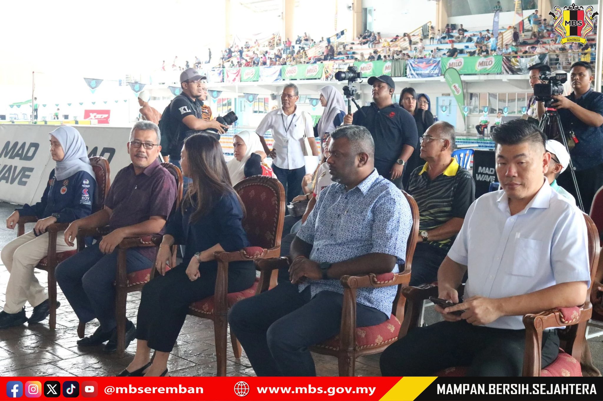 MAJLIS PENYERAHAN PROJEK MENAIK TARAF PAPAN MARKAH (SCOREBOARD) DI PUSAT AKUATIK PAROI