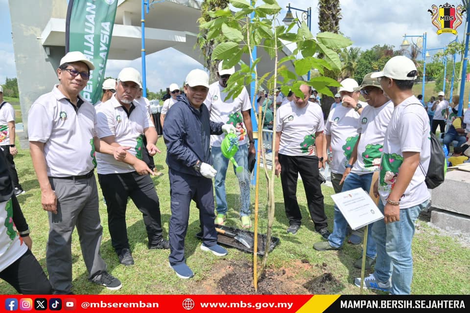 PROGRAM MOH GOTONG-ROYONG HARU CUCI MALAYSIA SAMBIL TANAM POKOK