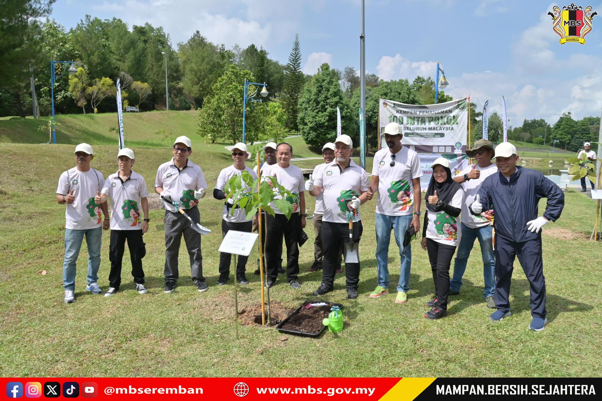 PROGRAM MOH GOTONG-ROYONG HARU CUCI MALAYSIA SAMBIL TANAM POKOK