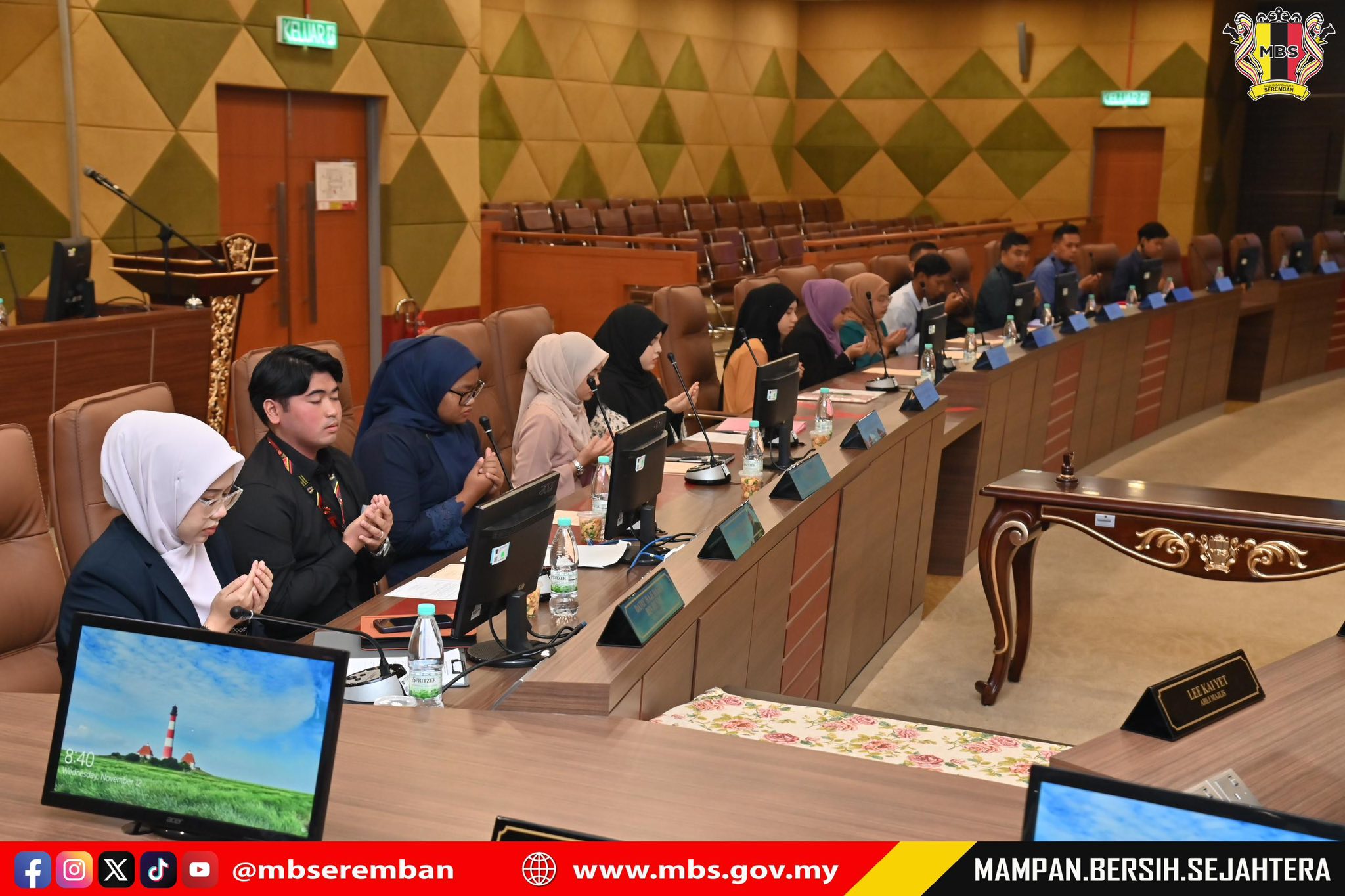 SESI PENYERAHAN SURAT KENAIKAN PANGKAT, PENGISIAN JAWATAN DAN PEMANGKUAN SERTA BACAAN IKRAR (AKU JANJI) PEGAWAI - PEGAWAI LANTIKAN BAHARU, MAJLIS BANDARAYA SEREMBAN