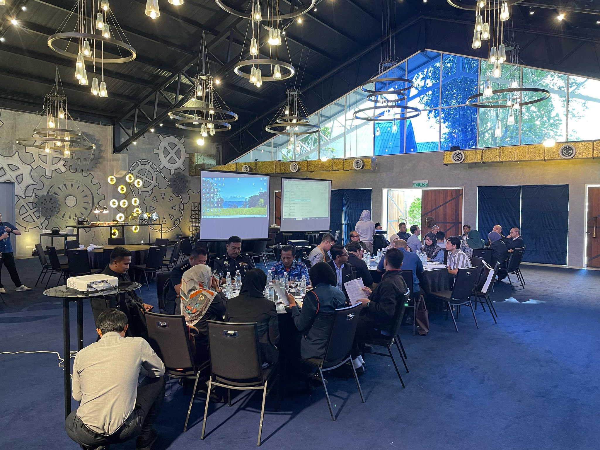 SESI FOCUS GROUP DISCUSSION (FGD) BAGI SEMAKAN SEMULA PELAN TINDAKAN BANDAR PINTAR DAN BANDAR RENDAH KARBON SEREMBAN 2027 (2.0)