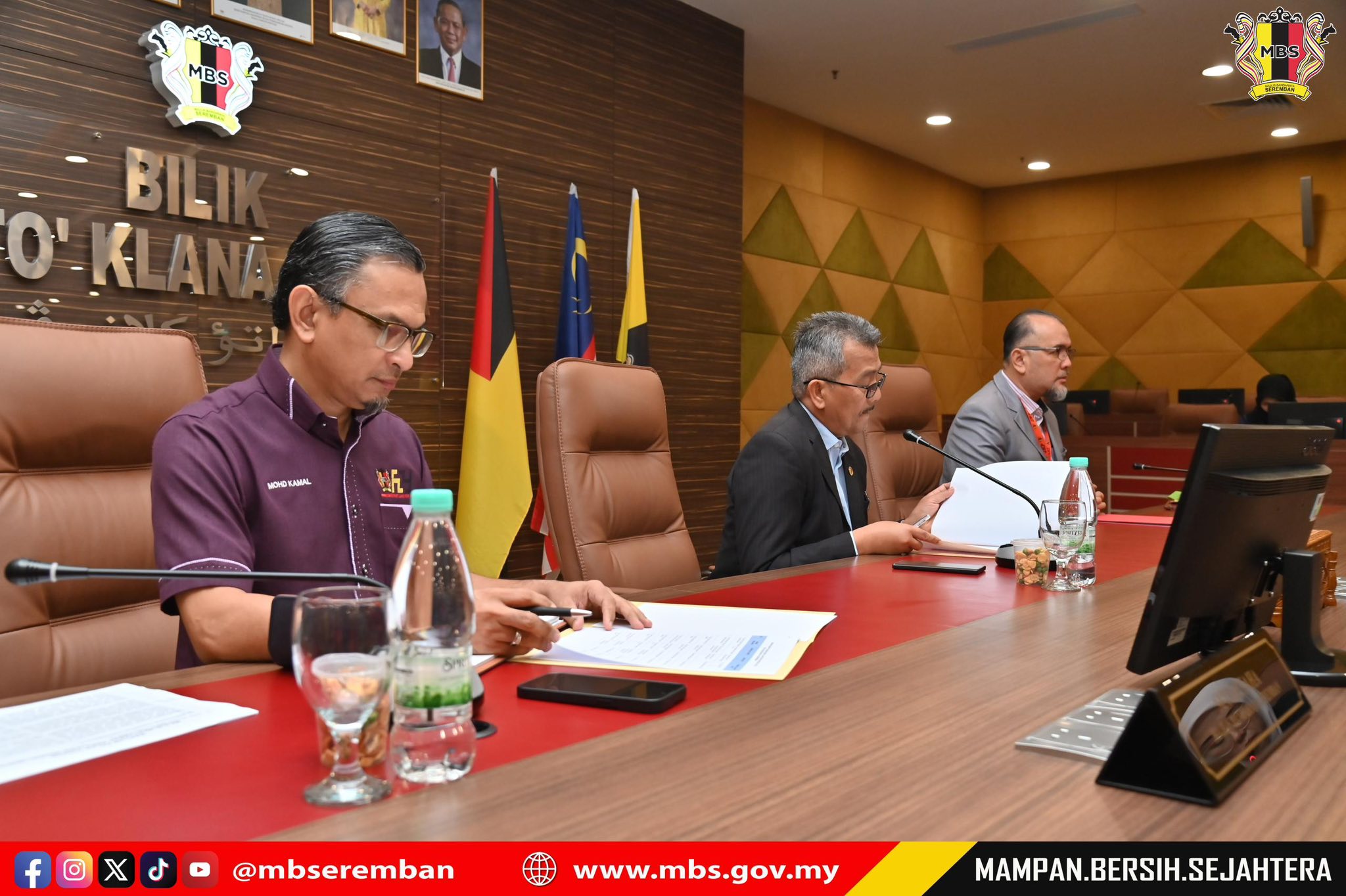 SESI PENYERAHAN SURAT KENAIKAN PANGKAT, PENGISIAN JAWATAN DAN PEMANGKUAN SERTA BACAAN IKRAR (AKU JANJI) PEGAWAI - PEGAWAI LANTIKAN BAHARU, MAJLIS BANDARAYA SEREMBAN