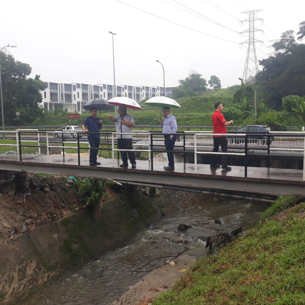 TINJAUAN LOKASI TERKESAN BANJIR DI SEKITAR NILAI