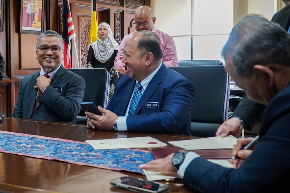 WARGA MBS SANGAT BERBANGGA ATAS PELANTIKAN YB DATO' MASRI BIN HAJI RAZALI SEBAGAI PEGAWAI KEWANGAN NEGERI SEMBILAN. TAHNIAH DAN SYABAS DIUCAPKAN.