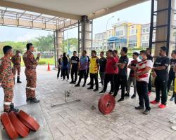 KURSUS KEBAKARAN BERSAMA AHLI PASUKAN TINDAKAN KECEMASAN (EMERGENCY RESPONSE TEAM, ERT) PEJABAT MAJLIS BANDARAYA SEREMBAN CAWANGAN NILAI