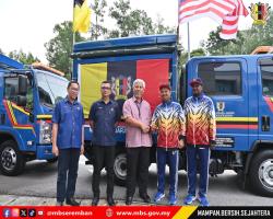 SESI PENYERAHAN BENDERA JALUR GEMILANG, BENDERA NEGERI SEMBILAN DAN BENDERA MAJLIS BANDARAYA SEREMBAN SEMPENA UPACARA PERBARISAN SAMBUTAN HARI KEBANGSAAN PERINGKAT NEGERI SEMBILAN