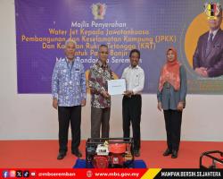 MAJLIS PENYERAHAN WATER JET KEPADA JAWATANKUASA PEMBANGUNAN DAN KESELAMATAN KAMPUNG (JPKK) DAN KAWASAN RUKUN TETANGGA (KRT) UNTUK PASCA BANJIR MAJLIS BANDARAYA SEREMBAN