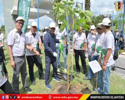 PROGRAM MOH GOTONG ROYONG HARI CUCI MALAYSIA SAMBIL TANAM POKOK