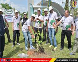 PROGRAM MOH GOTONG ROYONG HARI CUCI MALAYSIA SAMBIL TANAM POKOK