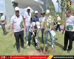 PROGRAM MOH GOTONG ROYONG HARI CUCI MALAYSIA SAMBIL TANAM POKOK