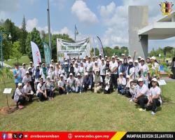 PROGRAM MOH GOTONG ROYONG HARI CUCI MALAYSIA SAMBIL TANAM POKOK