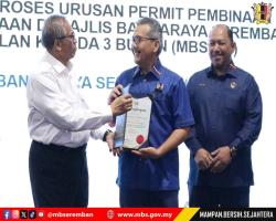 DATUK BANDAR MBS TERIMA SIJIL PENGHARGAAN REFORMASI KERENAH BIROKRASI (RKB) DARIPADA KETUA SETIAUSAHA NEGARA