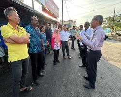 DATUK BANDAR TURUN KE LOKASI BANJIR KG. BARU RAHANG